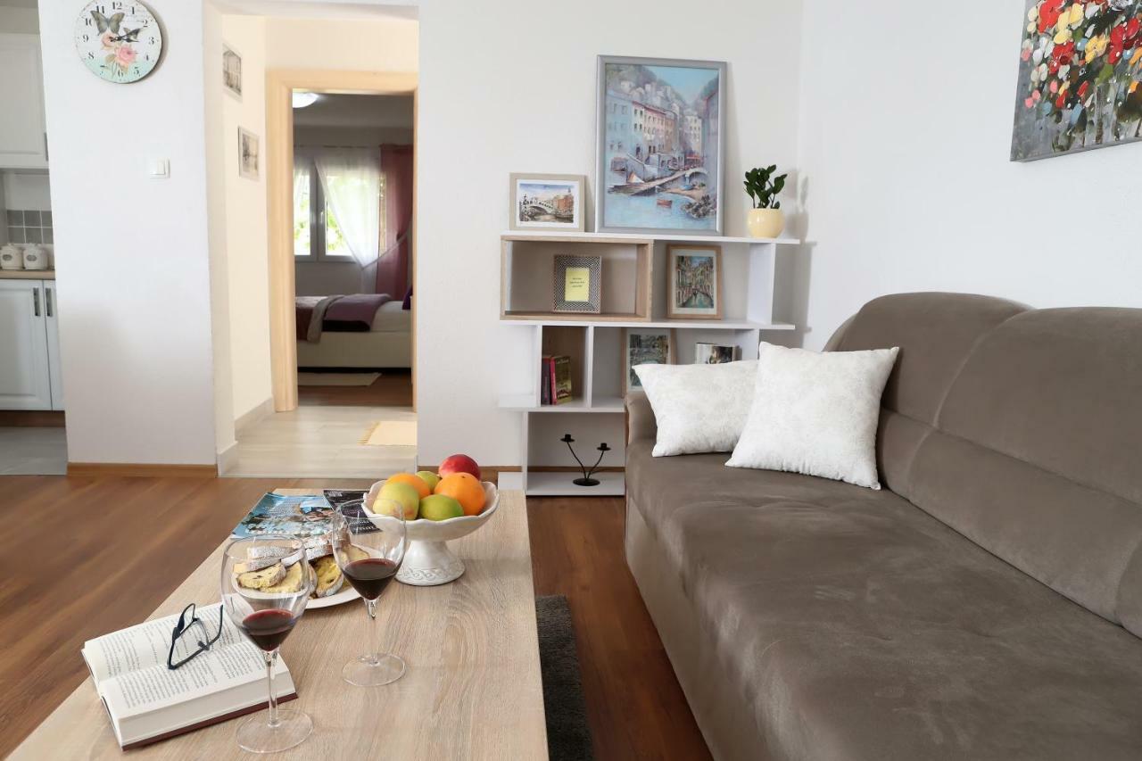 Apartman Sofia Otočac Buitenkant foto