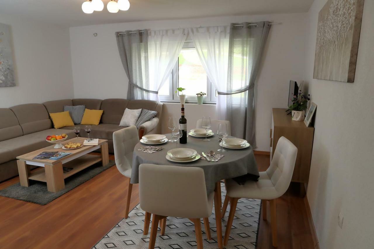 Apartman Sofia Otočac Buitenkant foto